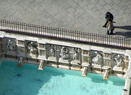 Monumenti di Siena: Piazza del Campo - Fonte Gaia