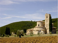 Sobre Siena: la abadìa benedectina de Sant'Antimo